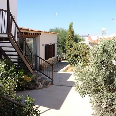 The Family Nest - Traditional Serenity Villa Nicosia