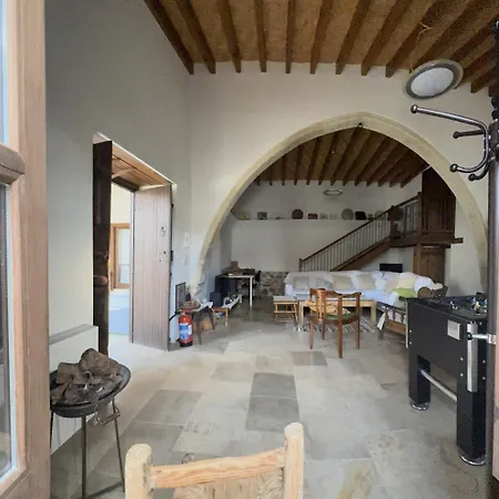 The Family Nest - Traditional Serenity Villa Nikosia